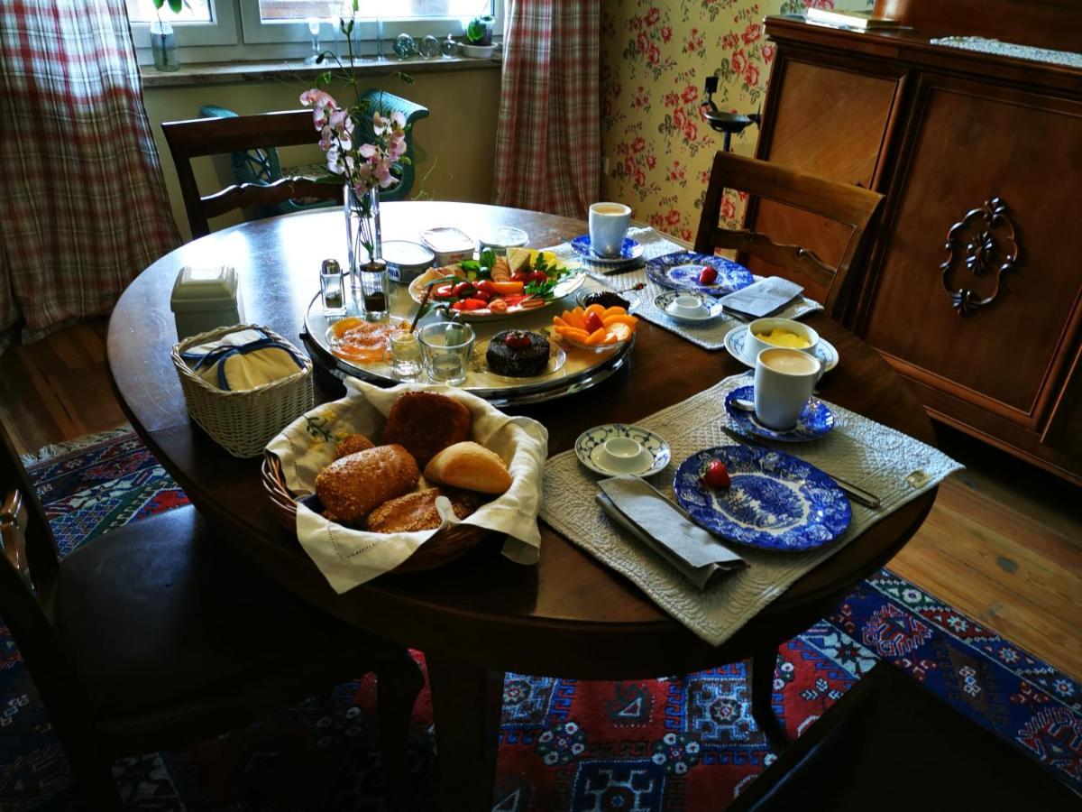 Bed and Breakfast Am Lindenplatz à Crinitz Extérieur photo
